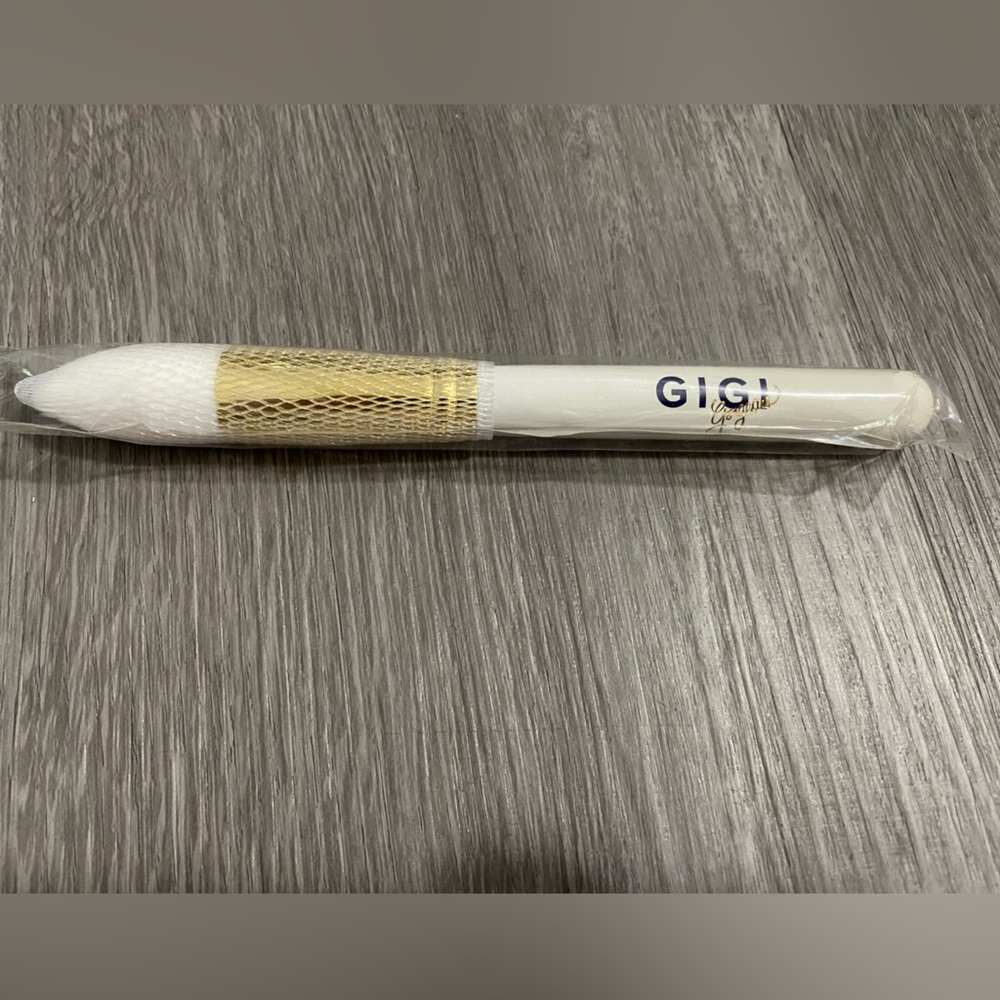 Gigi Gorgeous Contour Brush